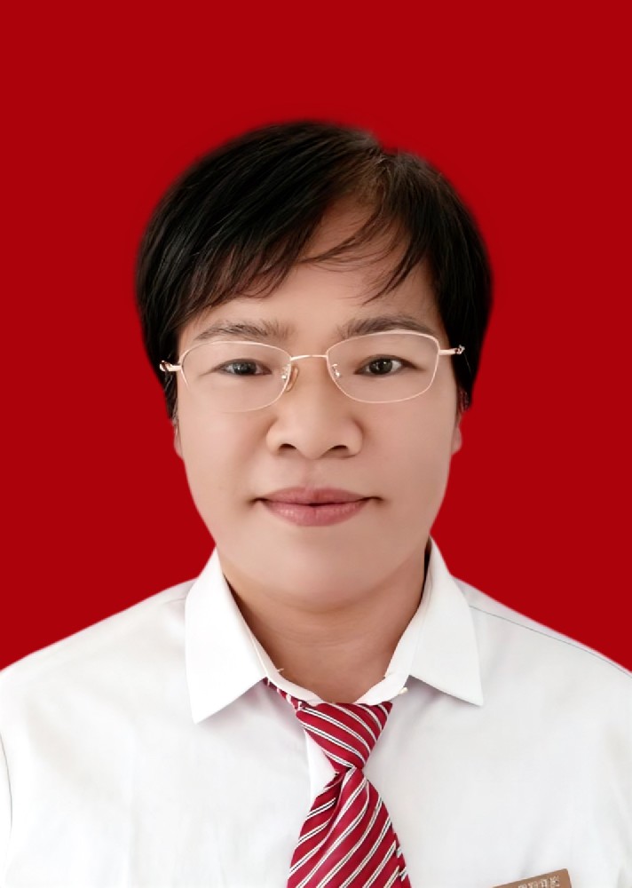 高中教研副主任兼英语教师——李小兰